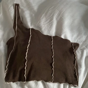 Brun topp  - En brun topp från pull&bear använd 1 gång - priset + frakten 