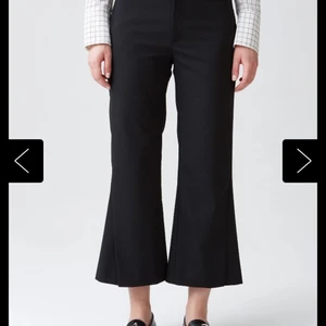 Kostymbyxor från HOPE - Kostymbyxor från Hope i modellen high Trouser. Mina är gråa (se bild 2 och 3) men är samma modell som omslagsbilden. I mycket gott skick!!