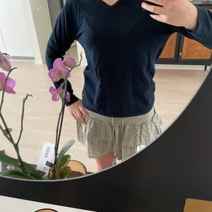 Finstickad tröja - Fin stickad tröja från zara i v-ringning!❣️❣️❣️