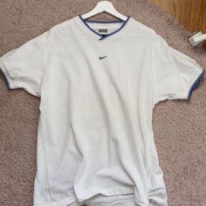 Oversized nike tröja - Bra skick inga hål, kan posta om du står för frakt, strlk L