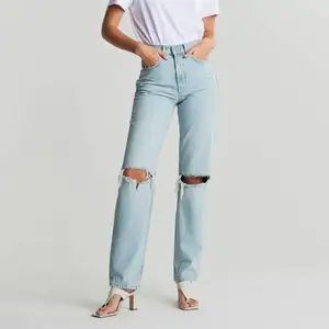 Jeans från GinaTricot strl. 38!! Super snygg bralla men förstora för mig, tyvärr!!🦋 använda ett fåtal gånger!! Köparen står för frakten!💘