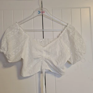 Virka sommartop - Söt tröja nu till sommaren i storlek M (liten storlek)