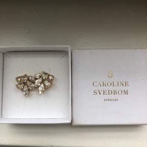 Supersöta örhängen från Caroline Svedbom som använts 1 gång. 