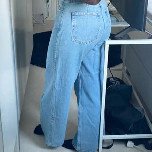 Jeans från weekday  - Mycket fina jeans med fint skick. Endast använda 3 gånger. Nypris 500kr