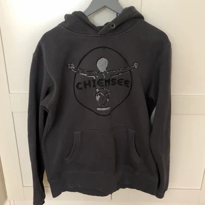 Grå hoodie  - Supersnygg, bra skick! Storlek M 