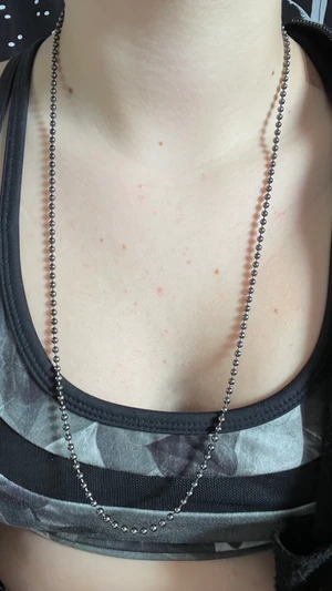 Kulkedja  - Svart kulkedjehalsband. Säljer för det är för långt för mig och har svårt att styla det ^^