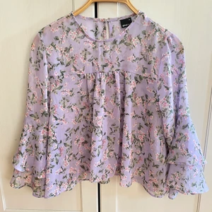 Blommig blus - Supersöt blus från Gina! Toppen skick!