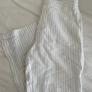 Trendiga linnebyxor  - Randiga linnebyxor, mycket bra skick 