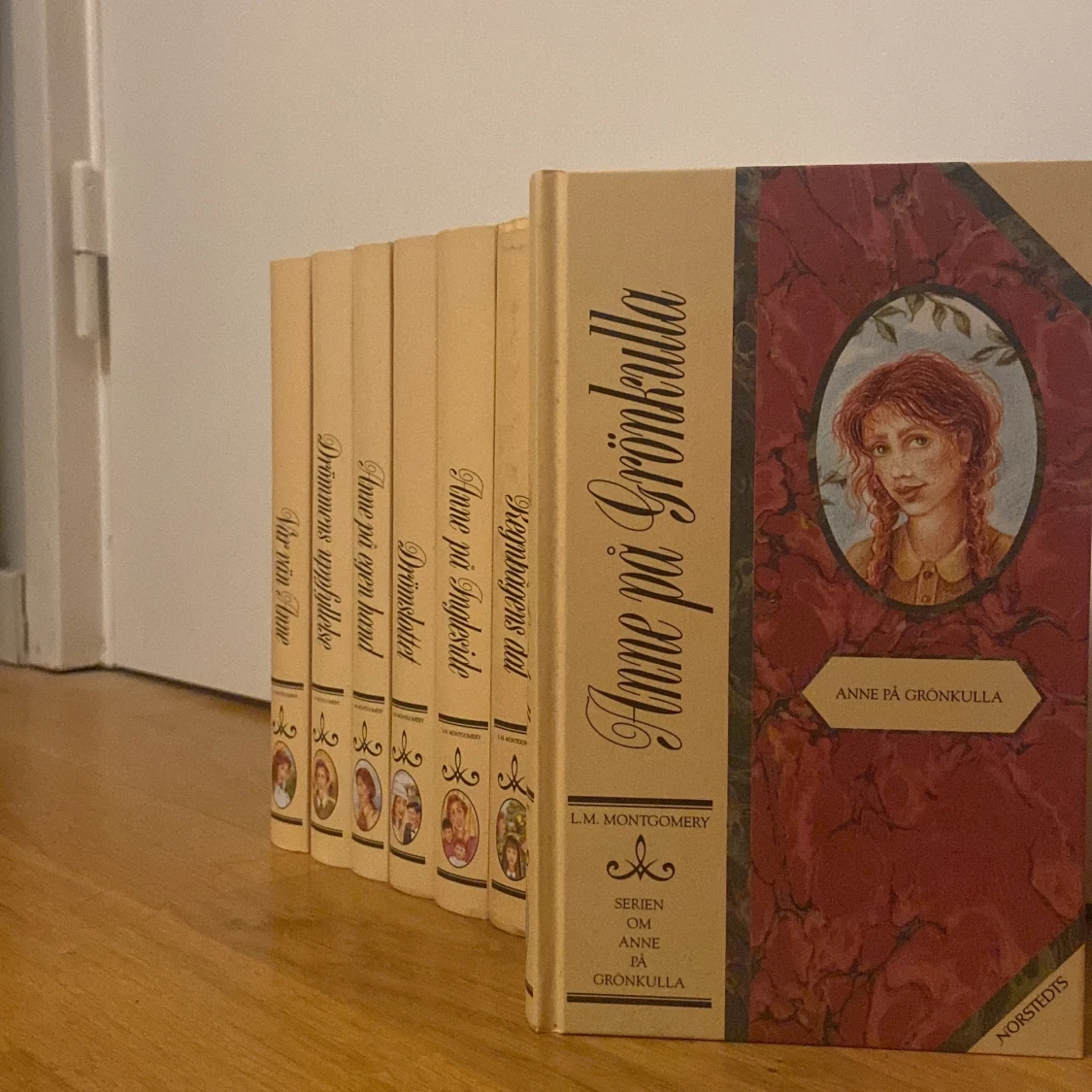 Hela Anne with an E -Serien📕