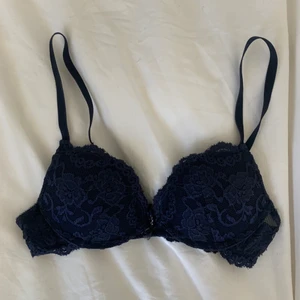 Mörkblå bh - Mörkblå bh i strl 65A💙