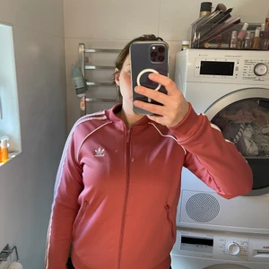 Tröja från Adidas - Fin tröja från Adidas i väldigt fint skick 