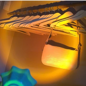 Lampa -  Lampa säljer denna för har bara använt en gång och har ingen användning för den och den funkar jättebra säljer denna för 52 kr ink💡💖