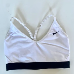 Sport-bh  - Knappt använd sport-bh från Nike🌸 nypris 300 