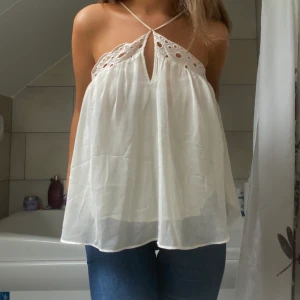 Topp - Superfin🤍bra skick säljer för jag har 2 Passar mindre storlekar, justerbara band 