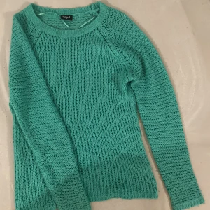 Stickad tröja  - Köpt på second hand men i bra skick!