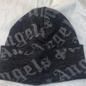Palm angels mössa  - Palm angels mössa ej äkta 