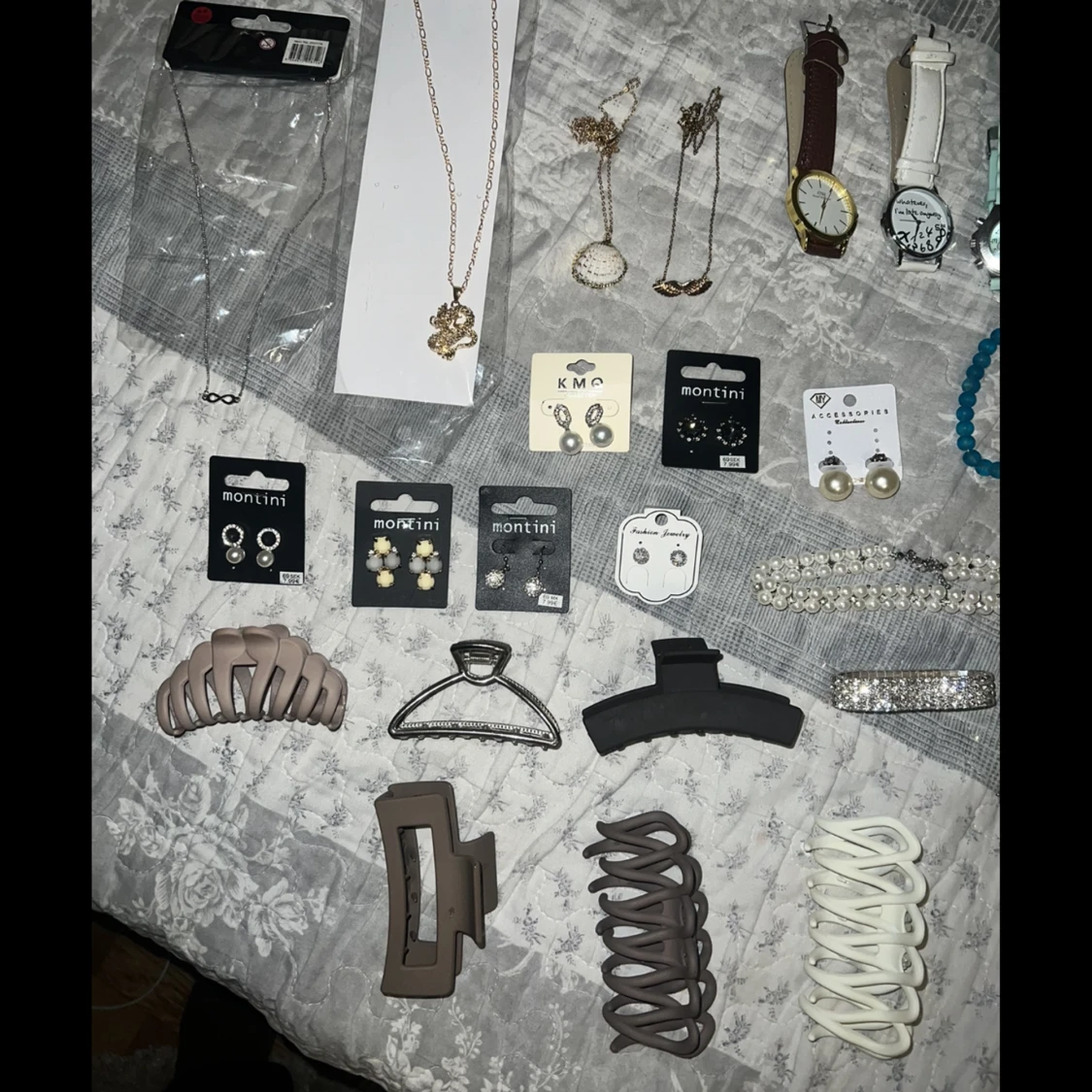 Örhänge, solglasögon, smycken, halsband, klocka, klämmor, armband  - 90