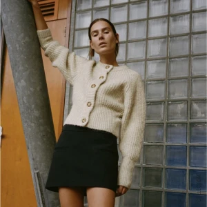 stickad kofta - Beige kofta från zara!! Använd en gång💓💓