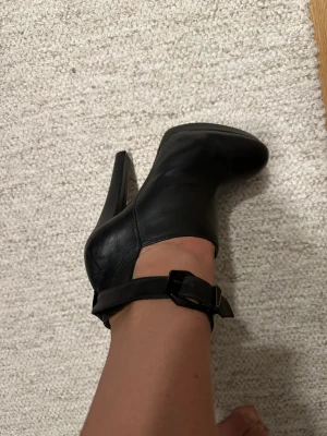 Skor - äkta läder  - Zara skor knappt använda äkta läder stl 38 mer som en 37 1/2