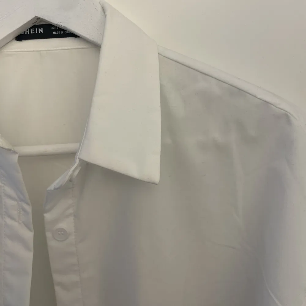 Oversize vit skjorta 🤍 använd en gång. Skjortor.