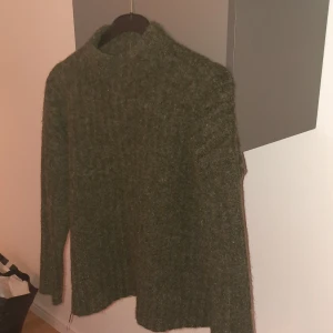 Grön höströja - Grön hösttröja till kalla kvällar