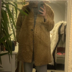 Teddy Jacka🫶🏻 - Som ny från Zara 🥰