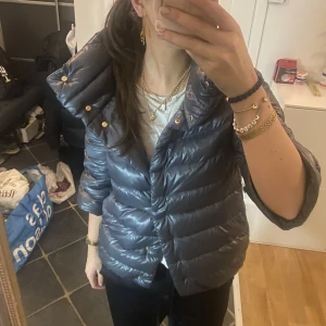 Herno jacka  - Superfin äkta Herno jacka!! Italiensk 42 så en svensk 38. Skriv för fler frågor!! KÖP direkt 2800!!