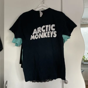 Arctic monkeys t-shirt  - Svart arctic monkeys t-shirt!! köpt i det skick den är, vintage!