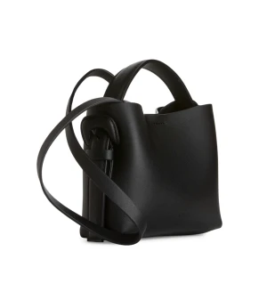 Väska Arket - Minsta modellen, mått: 17cm x 14cm x 6cm. 100% läder. / använd vid ett tillfälle, så gott som ny.