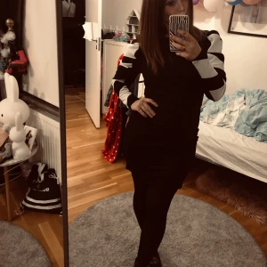 Klänning från Ivy Revel  - Klänning från Ivy Revel storlek 36/38. Använd en gång. Finns vid Liljeholmskajen eller kan skickas mot fraktkostnad 