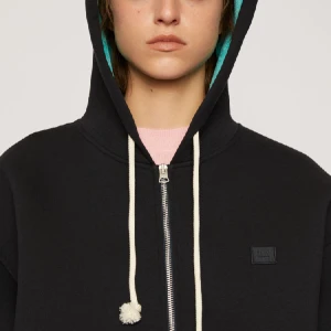 Acne studios Hoodie - Super bekväm hoodie från Acne Studios gjord av 55% lycocell och 45 % bomull.   Köpt för två år sedan, nypris var 4200kr .    Storlek S passar som M Knappt använd  Finns kvitto