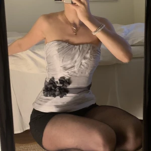 Topp/korsett - Säljer denna underbart fina korsett/topp som tyvärr inte kommer till användning längre 💞 köparen står för frakten men jag möter även upp i Lund💞