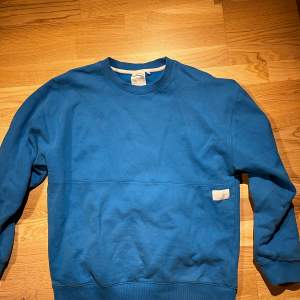 Blue Yôke camaya crew in 100%  Used but in very good condition, no stains or flaws  Size L
