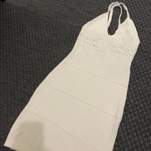 Stickad klänning  - Jätte fin stickad klänning använd 1 gång storlek s/ m från hm