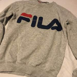 Säljer fila sweatshirt i storlek xs i bra skick