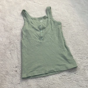 linne - jättefint ljusgrönt/turkost linne, aldrig använt