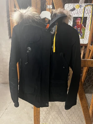 Parajumper  - Vinterjacka ifrån parajumper, knappt använd 