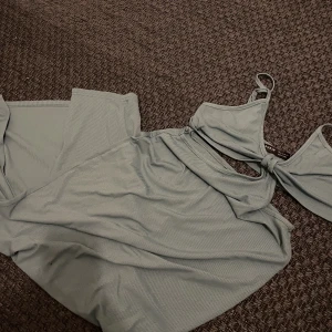 Ny klänning - Aldrig använd storlek M passar även S .