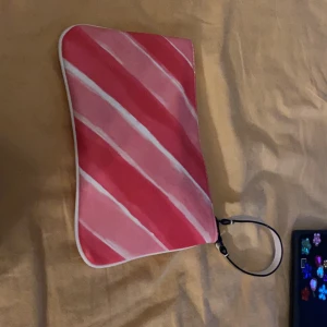 Victorias secret - Nessäsär köpt på Victorias secret för 1 år sedan. 