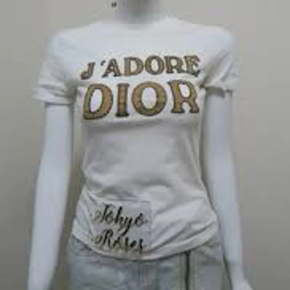 söker en J’adore Dior top.. Toppar.