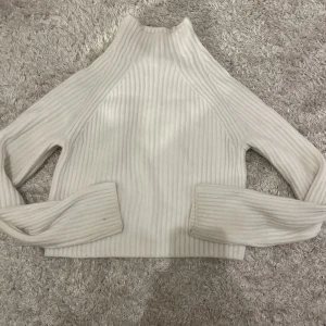 Stickad tröja - Superfin stickad tröja från Monki i strl XS. Aldrig använd! 