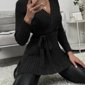 Tröja!!! - Aldrig använd.  Storlek M  Säljes för 40 kr