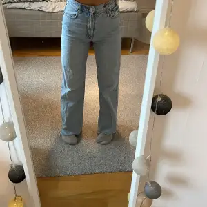 Blåa jeans från zara