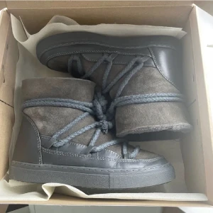 Inuikii  - Säljer nu mina älskade inuikiis då jag vill köpa i en annan färg, därav är jag också öppen för byten💖 Dem är bara använda fåtal gånger och är i väldigt bra skick!🥰