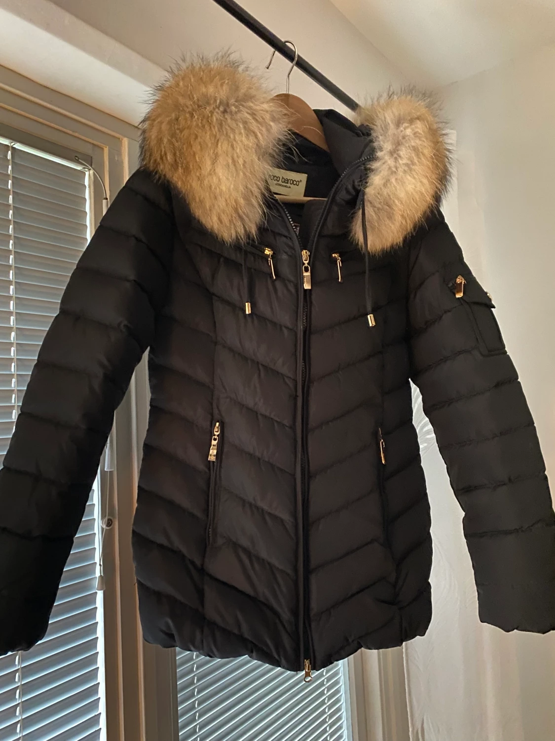 Roco Baroco med hollies äkta pälskrage