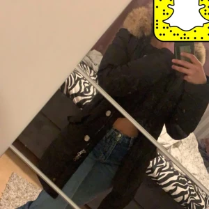 Woolfrich vinterjacka Dam xs - Säljer min vinterjacka som jag använt i 1 vinter. Säljer den pga att jag köpt en ny vinterjacka. Den är i storlek Xs men passar även xxs. Kan mötas upp i Göteborg. Pris kan diskuteras vid snabb affär.