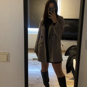 grå kappa - i fint skick använd ett par gånger bara 