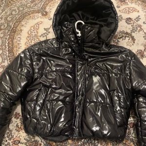 Lack jacka  - Jättefin cropped lack jacka.  Kom priv för fler bilder❤️🥰