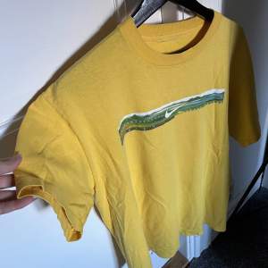 Vintage Nike t-shirt med härlig fade. Bra skick i storlek M 👕 230kr, frakt tillkommer 📦 