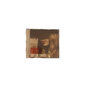 red på taylor swift  - säljer red av taylor swift som köptes i 2012! är väldigt säker på att jag aldrig spelat skivan men kan ha fel, kan skicka bild på cd skivan om ni vill se om den är repig eller inte💋